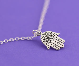 Hamsa with Evil Eye on Cable Chain {"urlParam":"envisico=%7B%22canvas%22%3A%22f5e1772%22%2C%22layers%22%3A%5B%7B%22strand%22%3A%22c8bf04c%22%2C%22focal%22%3A%22c8bf02e%22%7D%5D%2C%22f%22%3A1%7D"}